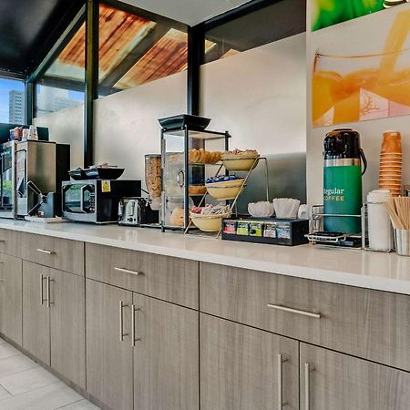Quality Inn Detroit Downtown Экстерьер фото