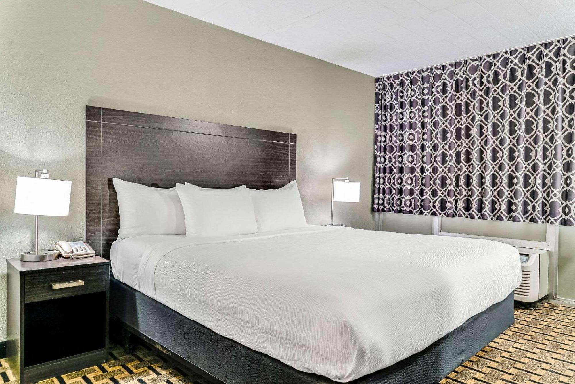 Quality Inn Detroit Downtown Экстерьер фото