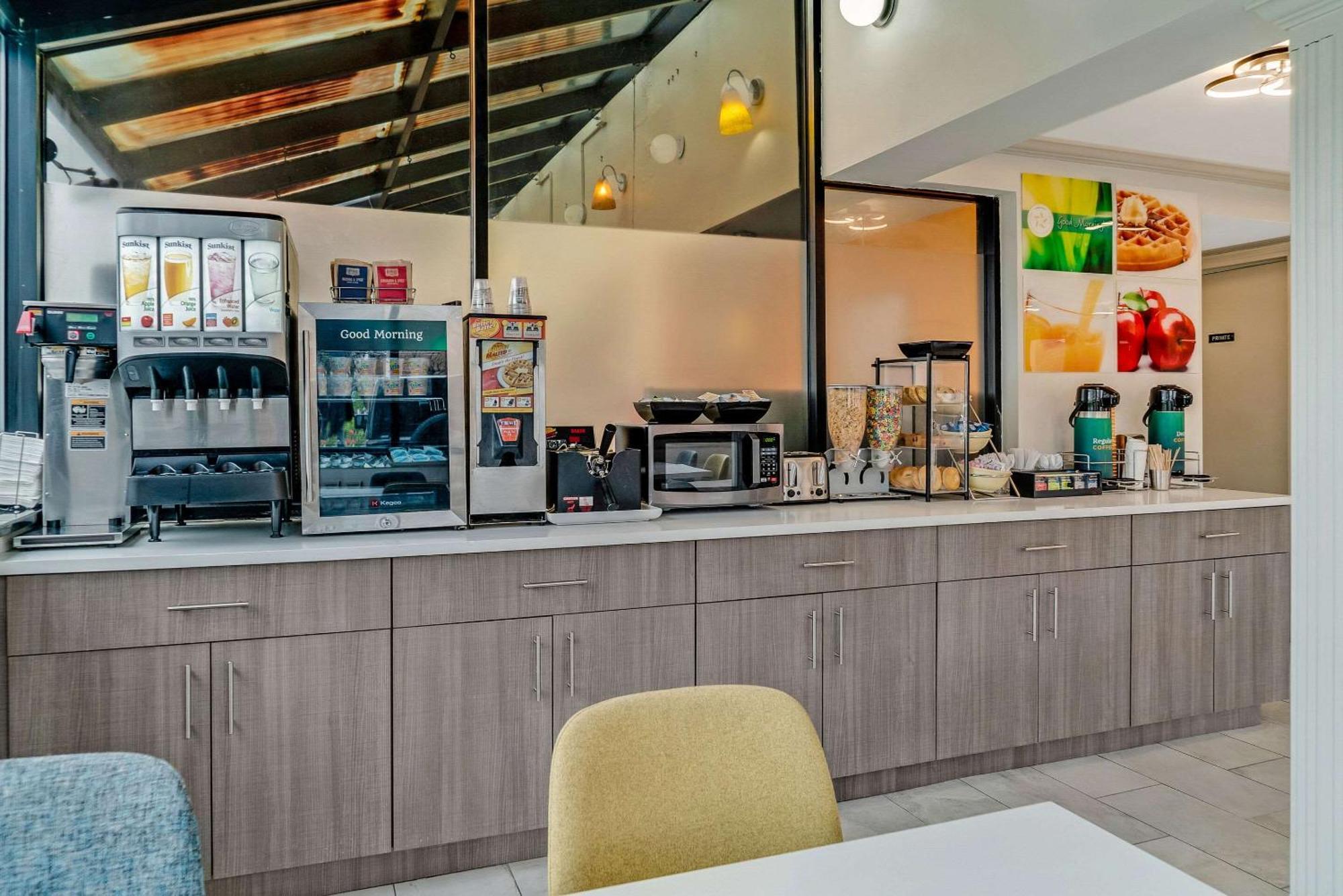 Quality Inn Detroit Downtown Экстерьер фото