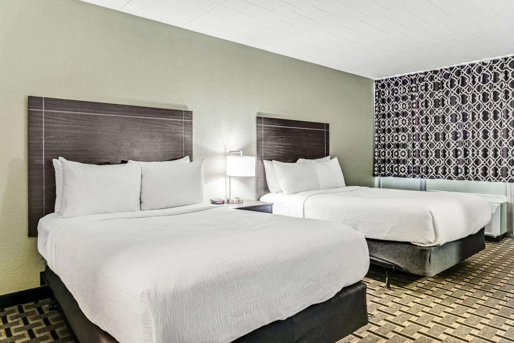Quality Inn Detroit Downtown Экстерьер фото