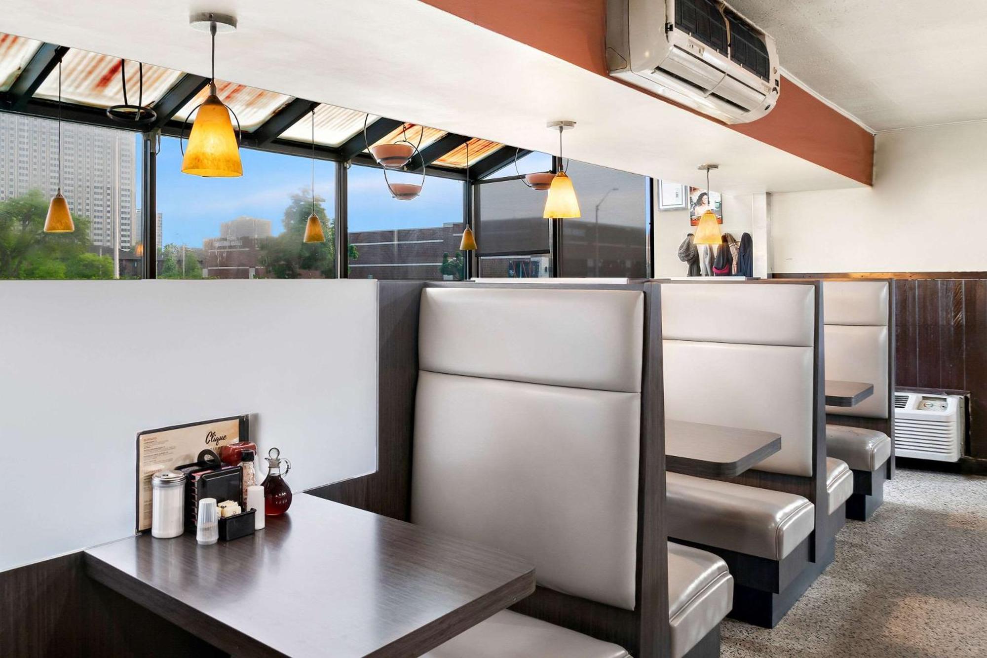 Quality Inn Detroit Downtown Экстерьер фото