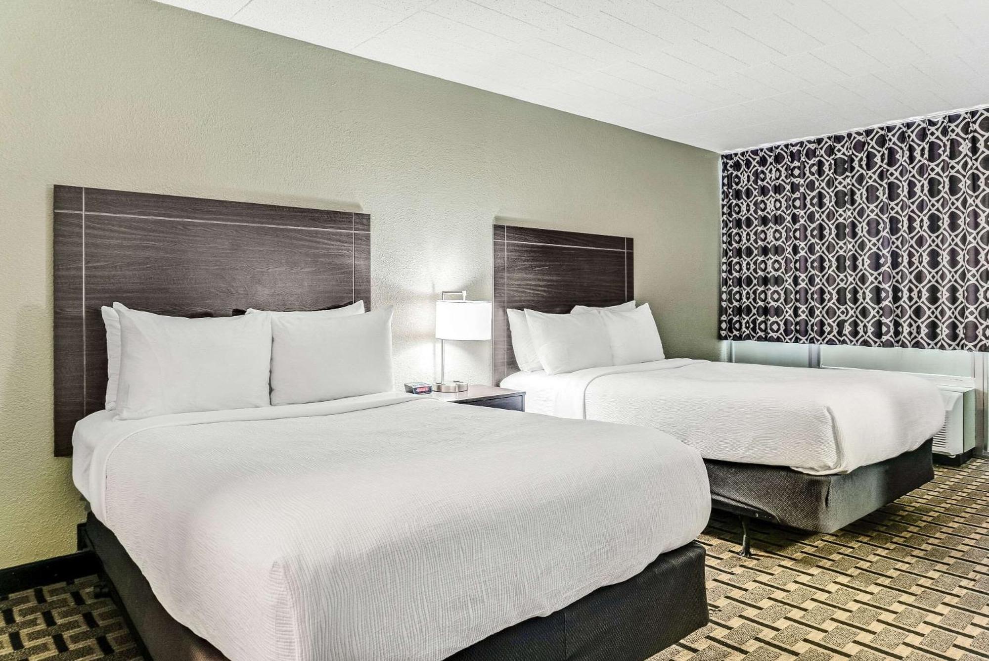 Quality Inn Detroit Downtown Экстерьер фото